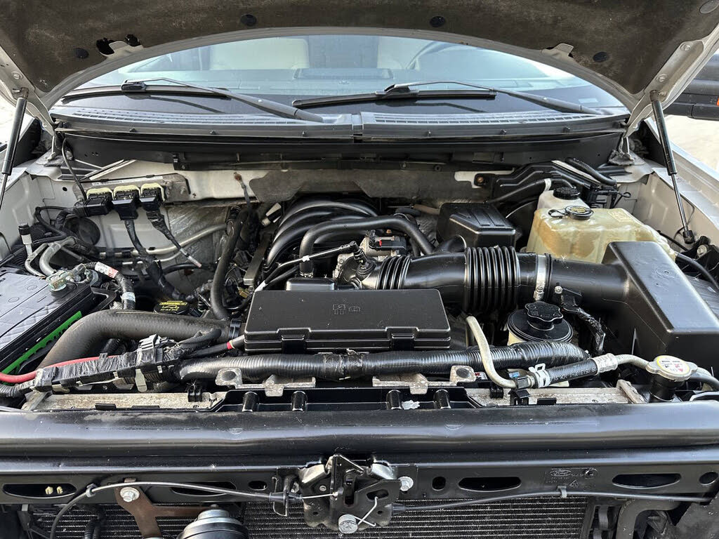 
								2010 Ford F-150 Super Cab XLT full									